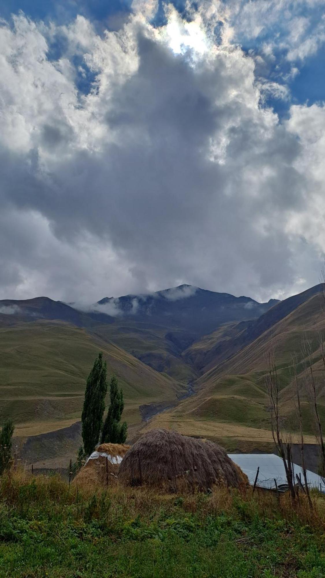 Xinaliq Khinalig Izzet'S Riverside Home Stay Zewnętrze zdjęcie